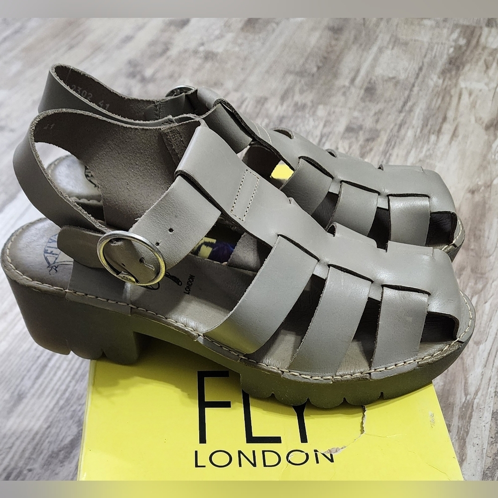 Fly London Women's EMME511FLY Bridle Cloud Gray Chunky Open Toe Sandal Size 41